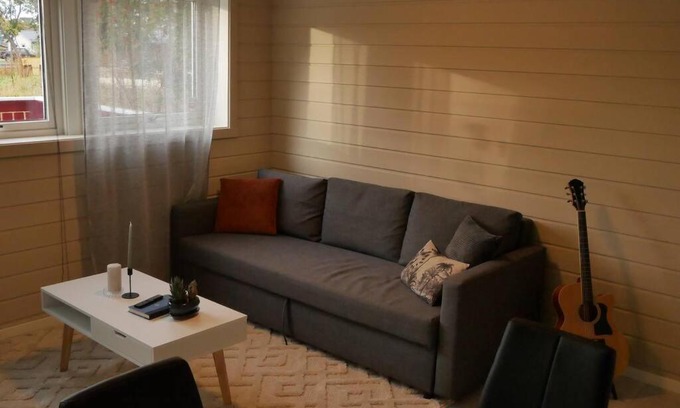 Leknes Appartement | Nyrenovert leilighet med gratis parkering