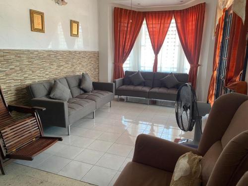 Bukit Rambai Maison | NZ Homestay