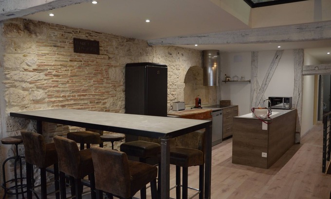 Issigeac Cottage | Ô Coeur d'Issigeac, loft spacieux du XVème siècle.