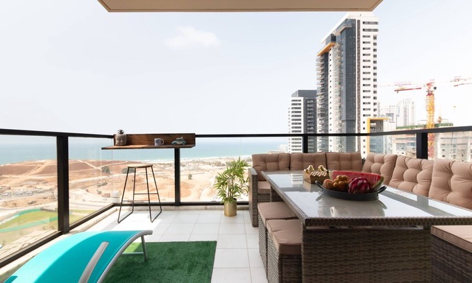 Bat Yam Appartement | O&O Group - 3 BR SeaFront APT/Prestigious Tower