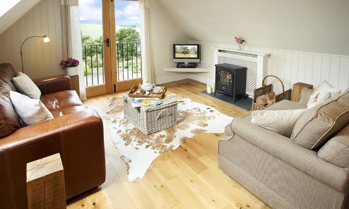 North Moreton Appartement | Le Loft, situé à proximité des hippodromes d’Ascot, de Windsor et de Newbury, constitue un refuge à la fois spacieux et romantique pour seulement deux invités à la recherche de vacances reposantes au Royaume-Uni, tout en étant proche d’Oxford. Séjour p...