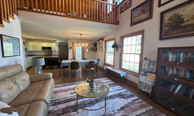 Decorah Maison | Oak Hill Retreat