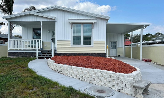 Oak Hill Maison | Oak Hill Waterfront Retreat – Unplug, Unwind, and Enjoy the Sunset