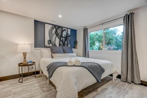 Woodmoor Hôtel | Oak Hills Loft King Workspace w Scenic Views