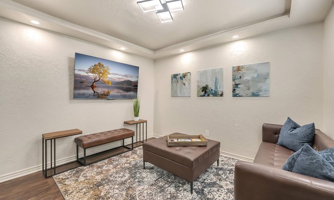 Lawton Appartement | Oak's Beautiful Contemporary Suite #01