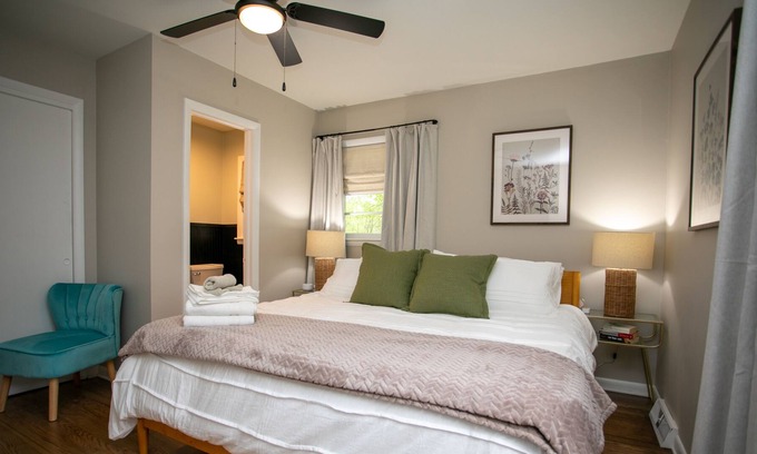 Lowell Maison | Oak Street Retreat- 20 min to CLT- convenient & comfortable