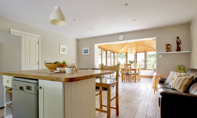 Ventry Maison | Oak Tree House 3 bedroom house