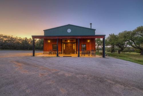 Johnson City Maison | Oakridge Ranch - Pool,Hot Tub, Pickleball Court, Whiskey & Wine Room