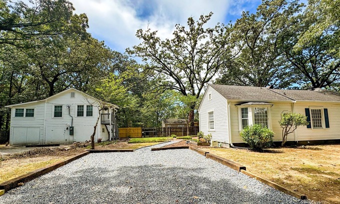 Mount Berry Maison | Oakwood Retreat PLUS Carriage House- Sleeps 12