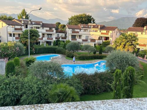 Brebbia Appartement | Oasi Sole Laghi with Pool