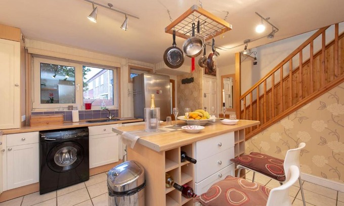 Custom House Maison | Oasis 77