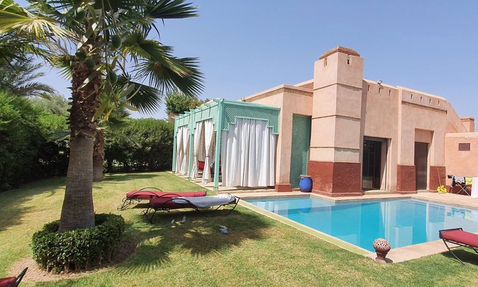 Oulad Hassoune Villa | villa avec piscine privative, vue sur l’Atlas.