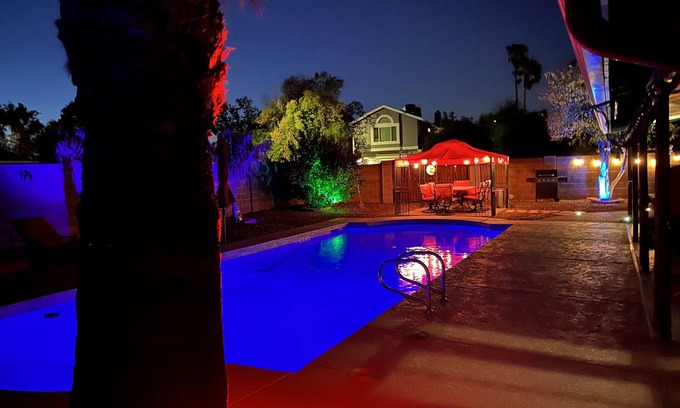 Alta Mesa Community Association Maison | Oasis in the Desert with 30,000 Gallon Heated Diving Pool & Hot Tub No Heat Fees