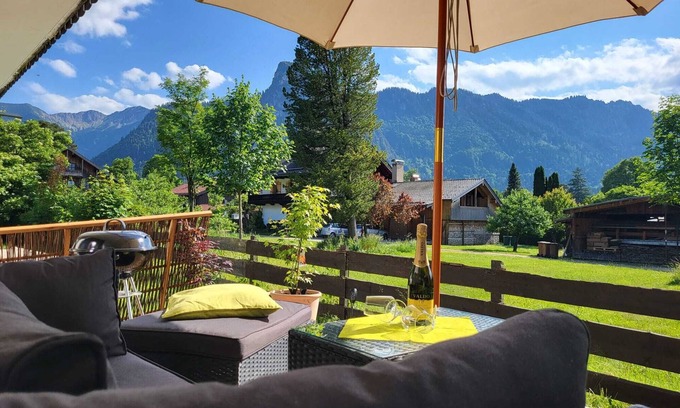 Oberammergau Appartement | Oasis of peace and well-being in Oberammergau, wonderful mountain views, terrace, garage