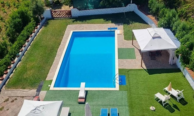 Nulvi Appartement | mansarde spacieuse de charme avec grande piscine privée