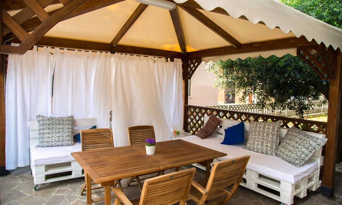 Marotta Appartement | oasis de détente non loin de la mer, parking dans la cour intérieure.
