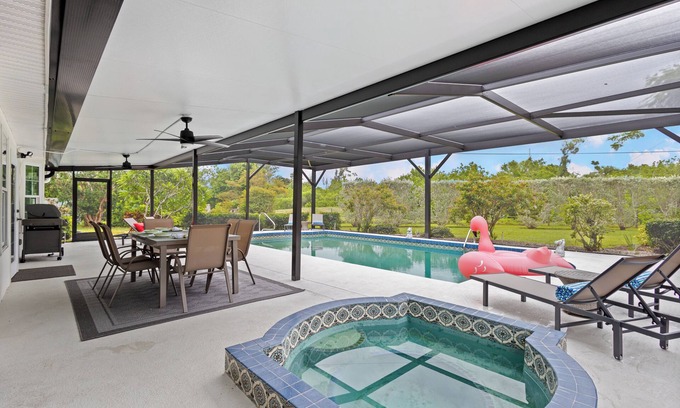 Gulf Gate Estates Maison | Oasis on Gate – Heated Pool, 10min to Siesta
