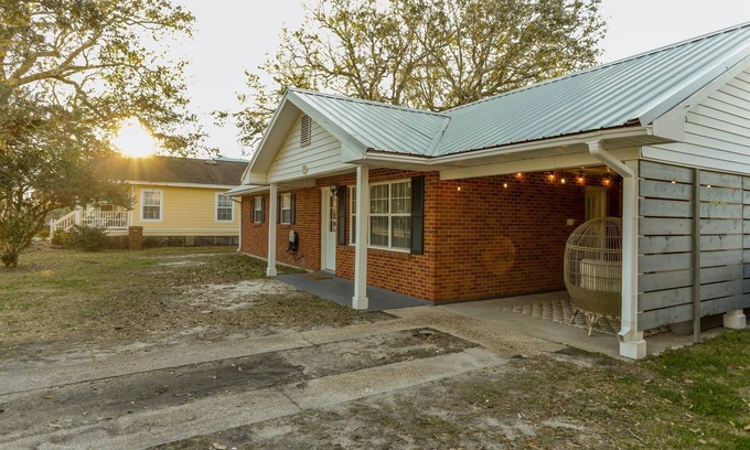 Long Beach Maison | Oasis Steps to Beach, Pet-Friendly, Walk Downtown