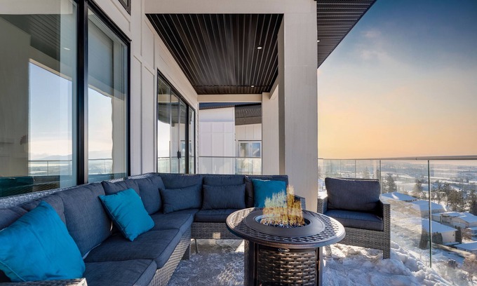 Black Mountain Maison | Oasis view, Theatre, Firepit/BBQ , Family Friendly