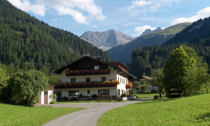 Bach Appartement | Apartment Oberbach for 2 people with a view of the mountains