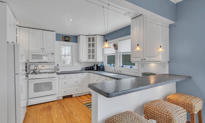 Point Pleasant Beach Maison | OCE1320 - Deceiving and immaculate beach-side Cape with private pool
