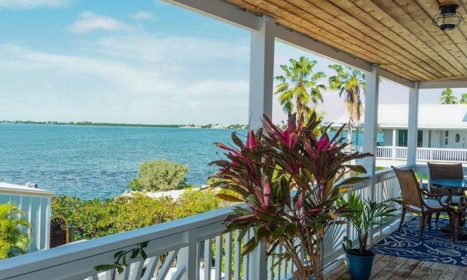 Cutthroat Harbor Estates Maison | ✨️ Ocean access w/Dock, 4 bed/4 bath. Inquire for any special requests ✨️