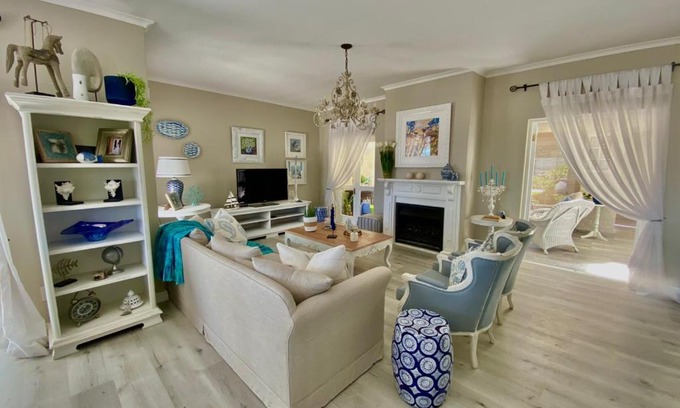 Chanteclair Maison | Ocean and mountain breeze