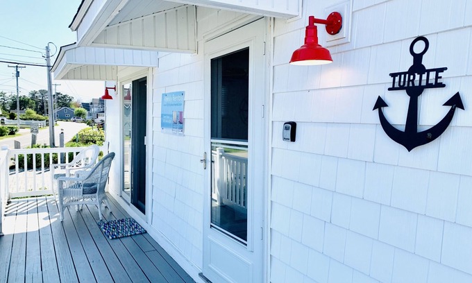 Ogunquit - Wells Maison | Ocean Avenue beach rental! Across the street from Moody Beach in Wells, Maine