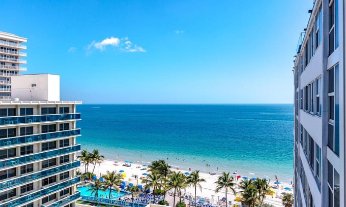 Galt Mile Appartement | Ocean Beach Condo 3BR On the Sand 911