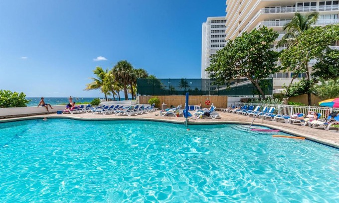 Galt Mile Appartement | Ocean Beach Condo 3BR On the Sand 811