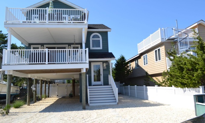 Surf City Maison | Ocean Block, maison de 4 chambres avec piscine, bain à remous et des mesures pour la plage.