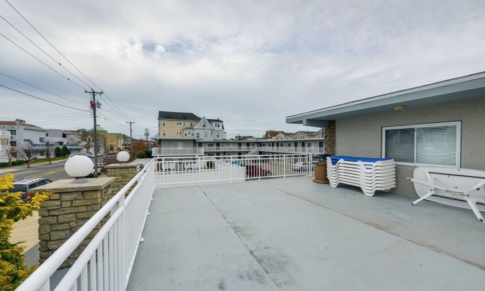 North End Appartement | Ocean City Condo w/ Pool: Walk to Boardwalk!