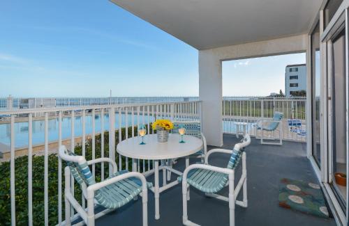 Bethune Beach Appartement | Ocean Condo 104 ~ Ground Floor Corner Condo with wrap around balcony Walk right out to Pool