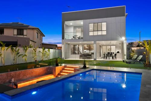 Bongaree Maison | Ocean Escape - Majestic, Luxurious Canal Home