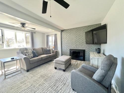 Angola on the Lake Maison | Ocean Eyes half mile to Beach Pet friendly AC