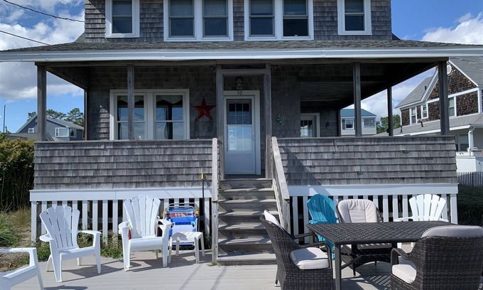 Camp Ellis Cottage | Ocean front 4 Bedroom / 2 Bath cottage