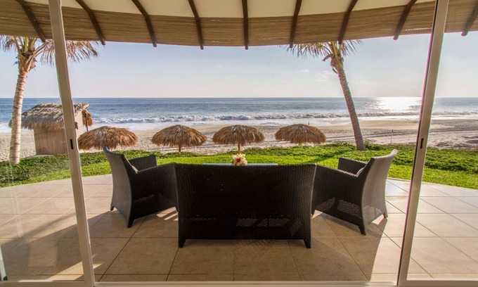 San Pedro Mixtepec Station Balnéaire | Ocean Front 4 Bedroom Residence with Resort Amenities Overlooking the Pacific!