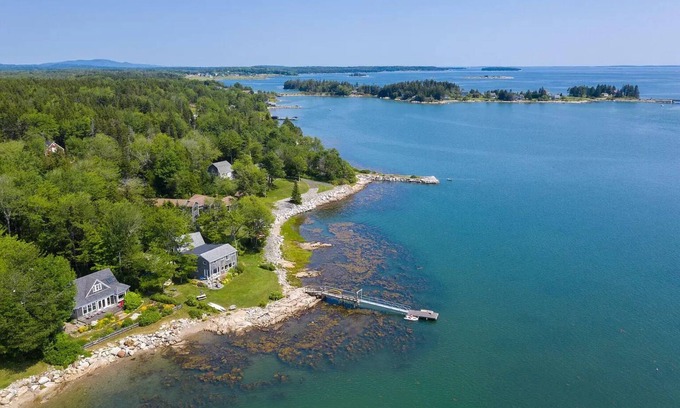 Spruce Head Maison | Le complexe familial en bord de mer comprend toutes les commodités.