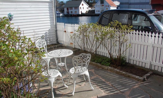 Skudeneshavn Appartement | Ocean Front Garden