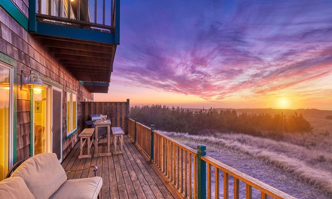 Long Beach Maison | OCEAN FRONT, Pets OK, Ping Pong, Near Town and Discovery Trail (Ocean View A)