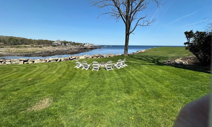 Cape Neddick Maison | Ocean front, quiet remote area minutes from Downtown York and Ogunquit