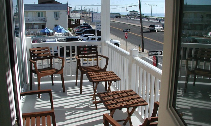 Ortley Beach Maison | Ocean Front Townhouse Seaside Park, NJ
