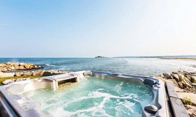 Greenbush Maison | Ocean Front w/views, HotTub, Fire Pit, Sleeps 10