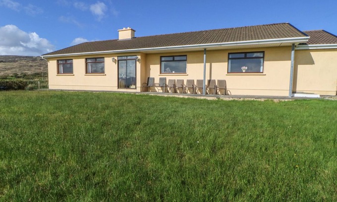 Ardnatrush Cottage | OCEAN HEIGHTS, family friendly in Glengarriff, County Cork