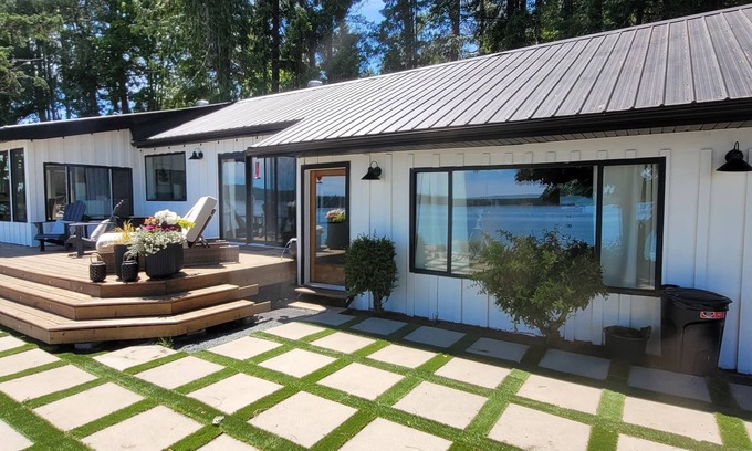Union Bay Maison | Ocean Lovers Beach Home.