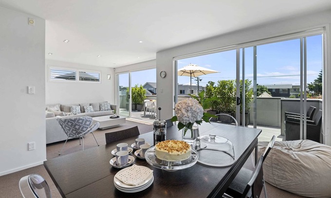 Mount Maunganui Maison | Ocean Palms - Immaculate with fully fenced garden