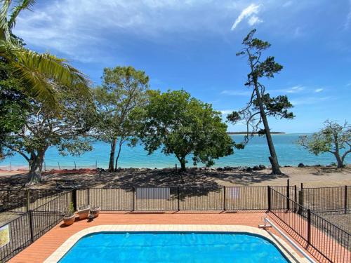 Traviston Maison | Ocean Shores UP - Burrum Heads- Riverfront - Pool -2BR
