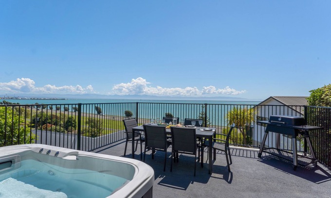Atawhai Maison | Ocean Spa Vista - Gorgeous Ocean Views & Deck-top Spa!