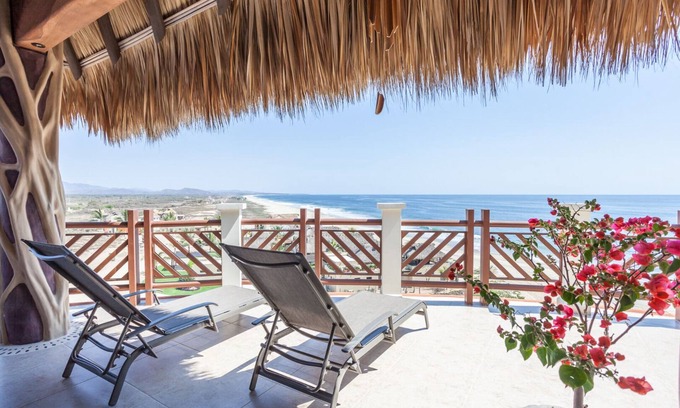 San Pedro Mixtepec Station Balnéaire | Ocean View 1 Bedroom Penthouse, with Resort Amenities Overlooking the Pacific!