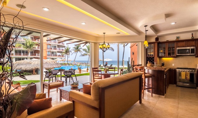 San Pedro Mixtepec Station Balnéaire | Ocean View 2 Bedroom Residence with Resort Amenities Just Steps from the Beach!